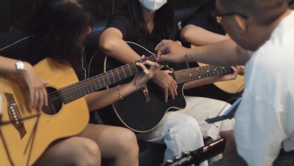 HỌC GUITAR Ở QUẬN 10, QUẬN 5 TPHCM | SAY GUITAR
