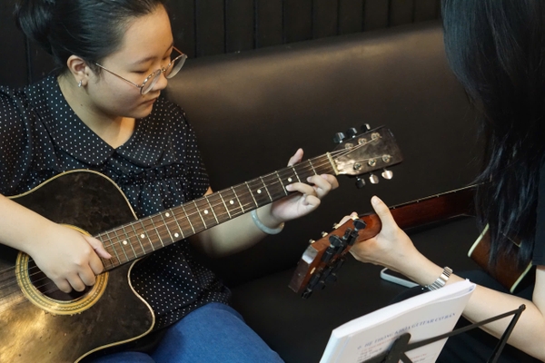 SAY GUITAR – TRUNG TÂM HỌC GUITAR CHO NGƯỜI MỚI BẮT ĐẦU VÀ NGƯỜI YÊU ÂM NHẠC| SAY GUITAR TPHCM
