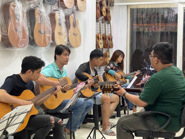 MỐC THỜI GIAN THỰC TẾ CỤ THỂ VỀ VIỆC HỌC GUITAR BAO LÂU THÌ ĐỆM HÁT ĐƯỢC | SAY GUITAR TPHCM | TRUNG TÂM DẠY GUITAR ĐỆM HÁT UY TÍN QUẬN 10 QUẬN 5 TPHCM