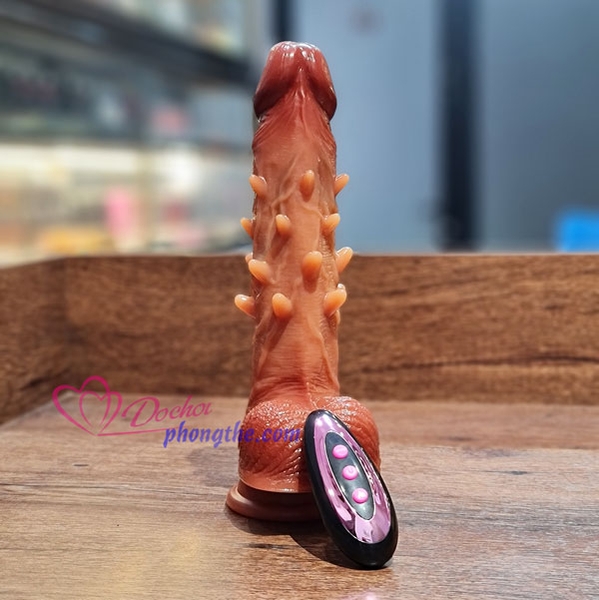 cu-gia-gan-tuong-co-gai-rung-thụt-suoi-am-dieu-khien-tu-xa-1