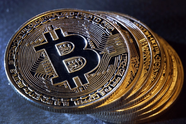 Nóng: Giá bitcoin leo thang trở lại, tăng 500 USD chỉ trong 10 phút
