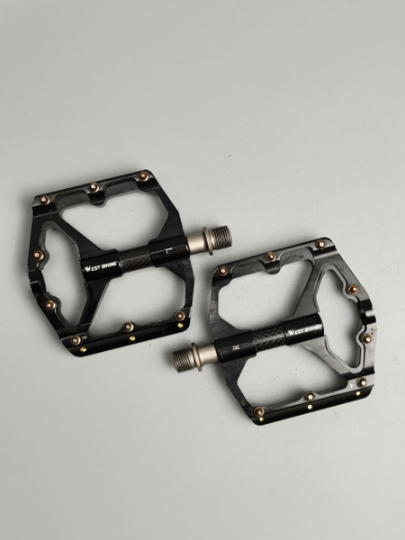 pedal-west-biking-carbon-fiber