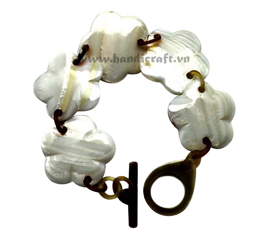 Flower horn chain bracelet