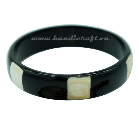 Black horn bangle bracelet with MOP inlay