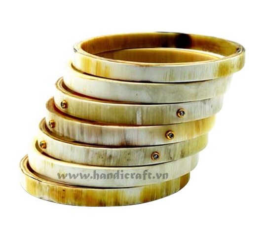 Horn bangle bracelet set with precious stone