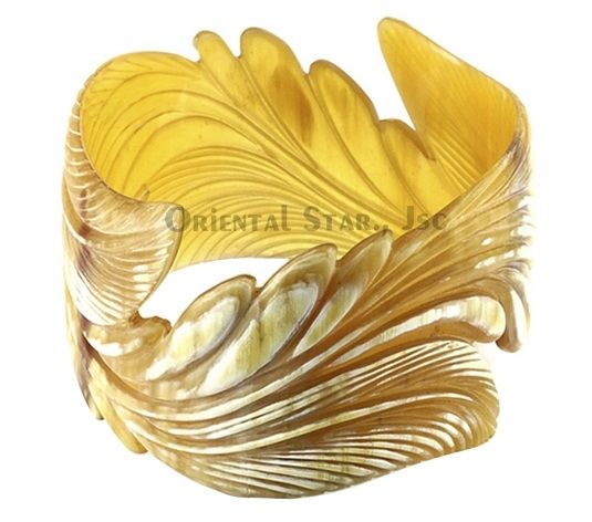 Natural horn carved bangle bracelet