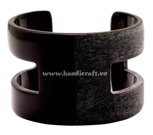 Holes matte horn & lacquer cuff bracelet
