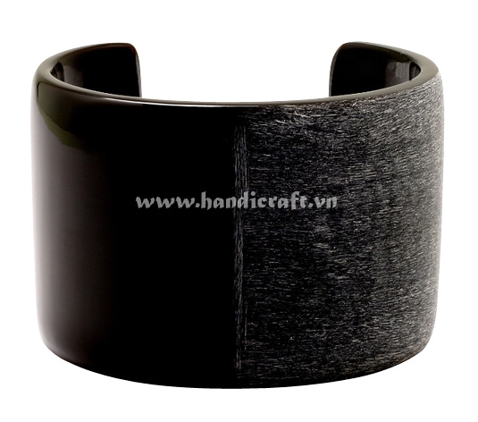 Matte horn & lacquer cuff bracelet