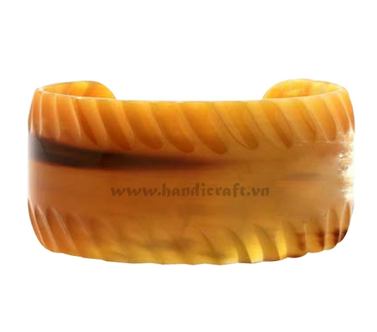 Natural horn carved cuff bracelet