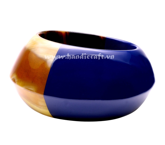 Horn & lacquer bangle bracelet