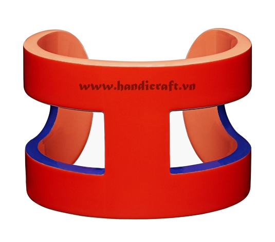 Cuff horn bracelet with lacquer