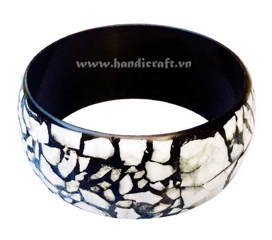 Horn & eggshell bangle