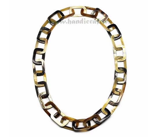 Rectangular horn chain