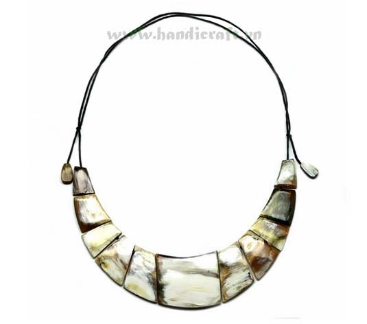 Solid horn necklace