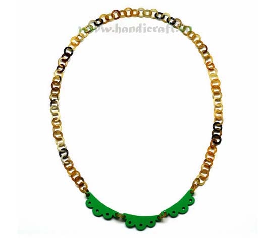 Small horn link with green lacquer