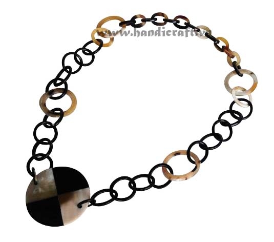 Circles horn with black lacquer pendant necklace