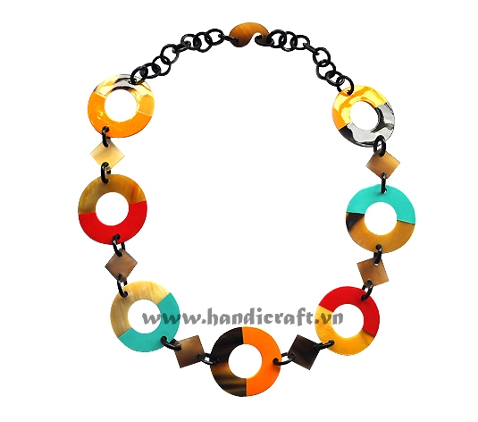 Round lacquer horn necklace
