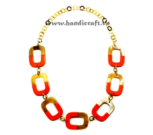 Small round horn with rectangular lacquer necklace