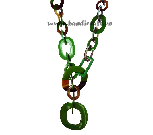 Cow horn with green lacquer necklace