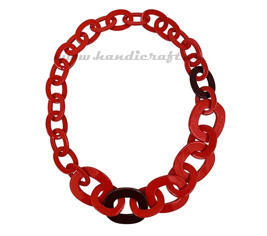 Large horn with red lacquer necklace