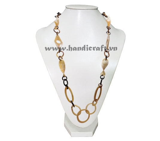 Long horn chain necklace