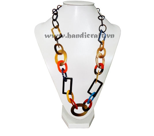 Horn necklace with lacquer