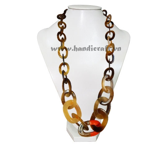Oval horn with lacquer necklace