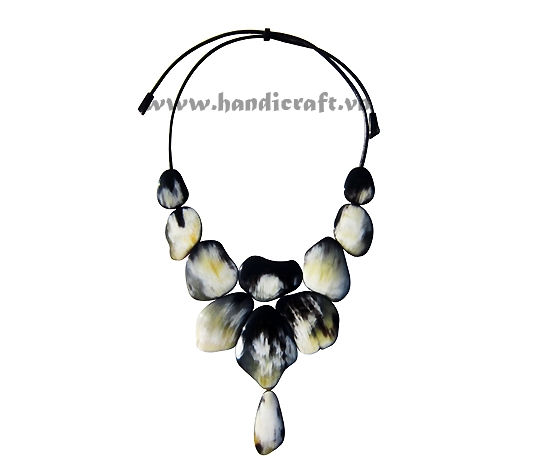 Dark horn deco necklace