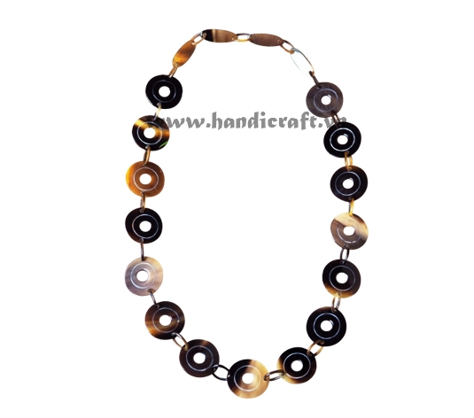 Horn circle necklace