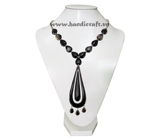 Black horn necklace