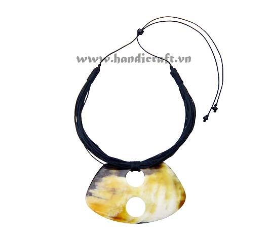 Horn pendant