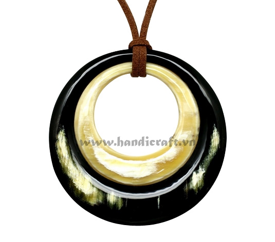 Horn pendant