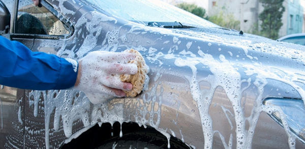 Rửa xe ô tô theo từng bước đúng cách để không bị trầy xước