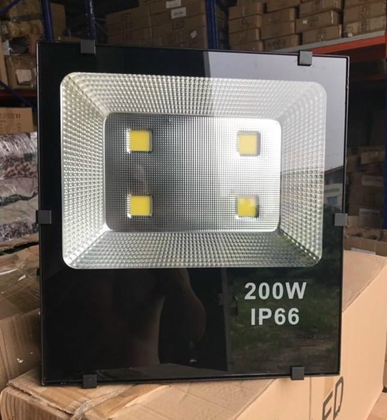 den-pha-led-200w-kavens