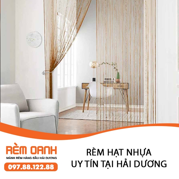 Rèm cửa sổ cuốn - điều tối ưu nhất cho tiết kiệm không gian của ngôi nhà. Hình ảnh này thể hiện khả năng tuyệt vời của sản phẩm để xoay tròn mà vẫn giữ được khả năng che chắn hiệu quả. Đảm bảo mang lại sự tiện lợi cho việc sử dụng hàng ngày.