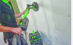 Sử dụng giấy nhám để có một bức tường đẹp như ý