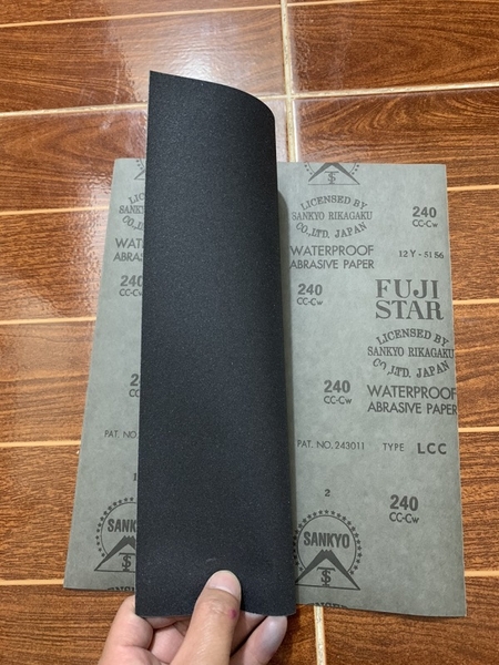 Giấy nhám Fuji Star Sankyo Nhật Bản, nhám thô P240, màu xám, kích thước A4