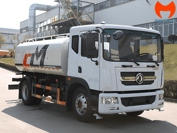 xe-phun-nuoc-rua-duong-10-khoi