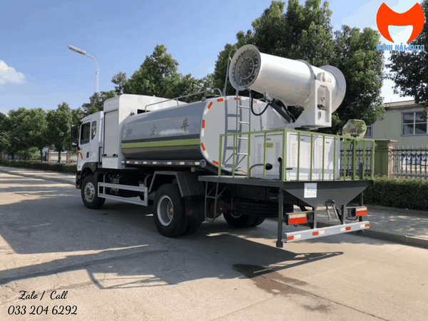 xe-phun-suong-12-khoi-dongfeng-d9-dap-bui-han-che-o-nhiem