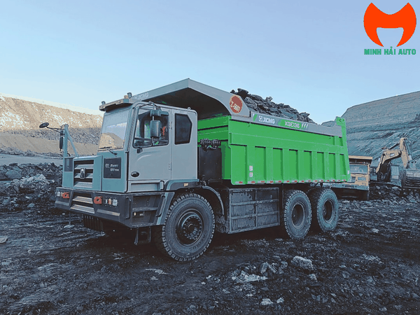 xe-tai-tu-do-chay-dien-xcmg-xge136-90-tan