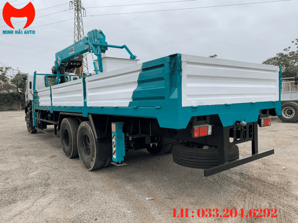 Cẩu tự hành Hyundai Everdigm HLC-8016 gác trên xe tải Isuzu
