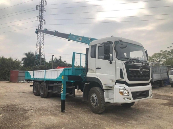 xe-cau-tu-hanh-8-tan-dongfeng-4-chan