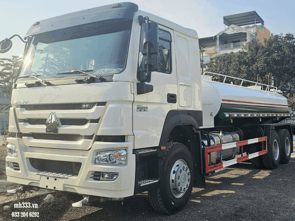 xe-bon-phun-nuoc-rua-duong-howo-12-khoi