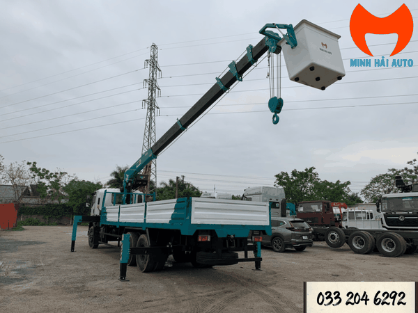 xe-cau-nang-nguoi-xe-thang-nang-nguoi