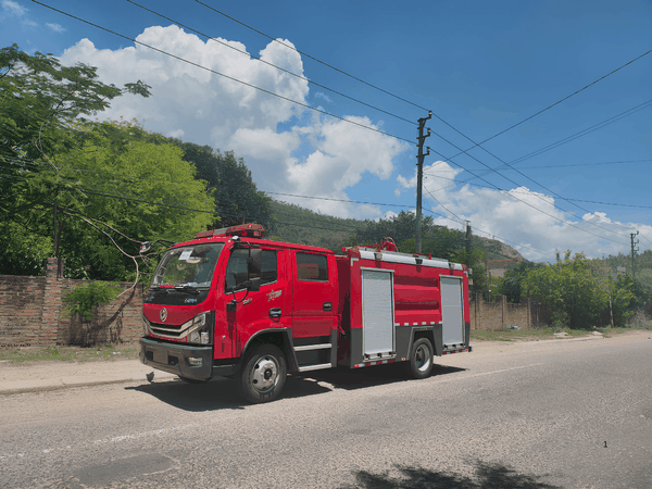 xe-cuu-hoa-dongfeng-6-khoi-5-000l-nuoc-1-000l-bot-moi-2025