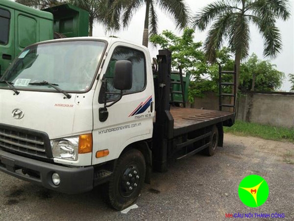 xe-nang-dau-cho-may-cong-trinh-hyundai-hd700