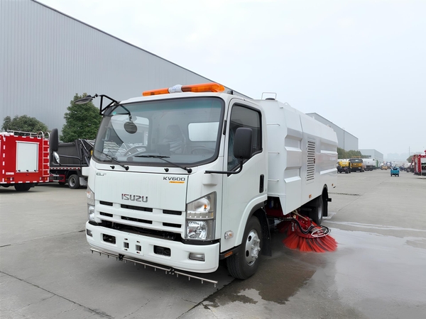 xe-quet-duong-isuzu-kv600-6-khoi-xe-hut-bui-do-thi-euro-5