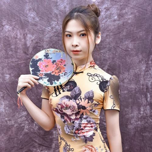 Cho thuê sườn xám Trung Hoa màu vàng