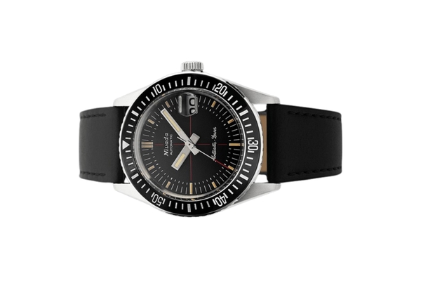 Đồng hồ đeo tay thương hiệu Nivada Grenchen, dòng sản phẩm Antarctic Diver, Ref num 32038A, mặt số họa tiết đen, size 38mm, máy tự động, vỏ bằng thép không gỉ 316L, dây da bò, mới 100%