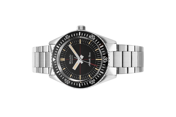 Đồng hồ đeo tay thương hiệu Nivada Grenchen, dòng sản phẩm Antarctic Diver, Ref num 32044A, mặt số họa tiết đen, size 38mm, máy tự động, vỏ và dây đồng hồ bằng thép không gỉ 316L, mới 100%